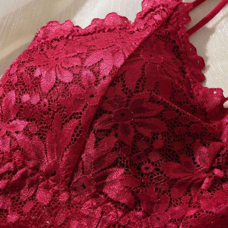 Ensemble soutien-gorge et culotte en dentelle sexy pour femme, dos nu, sans armatures, orné de fleurs en dentelle. Culotte respirante.